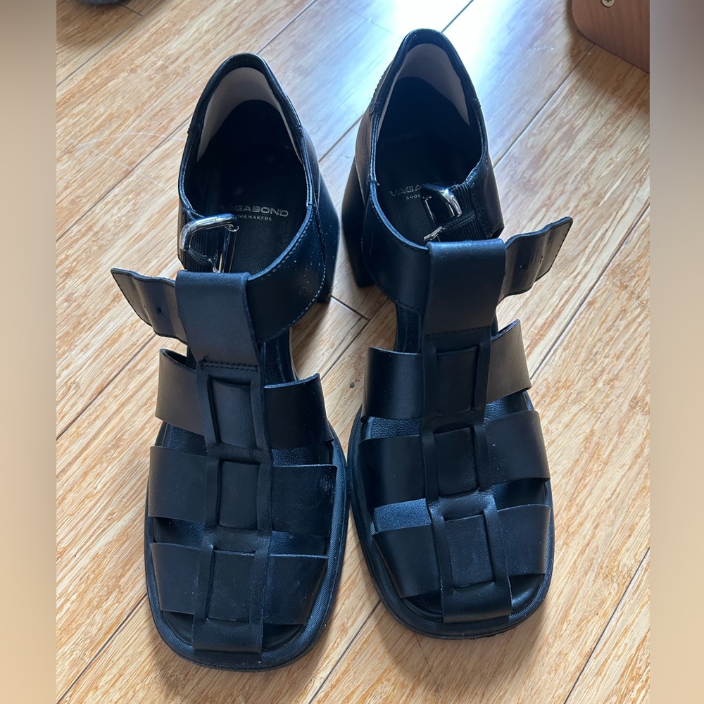 Vagabond Black Sandals with Woven Design